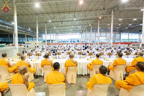 ภาพ No.202859:พิธีถวายภัตตาหารเป็นสังฆทาน แด่พระธรรมยาตรา ณ วัดพระธรรมกาย ตำบลคลองสาม อำเภอคลองหลวง จังหวัดปทุมธานี ในโครงการธรรมยาตรา กตัญญูบูชา มหาปูชนียาจารย์ พระมงคลเทพมุนี(สด จนฺทสโร) พระผู้ปราบมาร อนุสรณ์สถาน 7 แห่ง ปีที่ 13 วันที่ 28 มกราคม พ.ศ. 2568