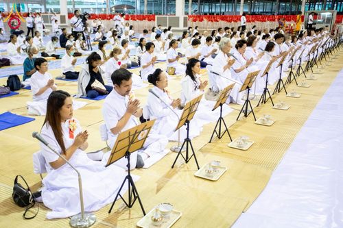 ภาพ No.202858:พิธีถวายภัตตาหารเป็นสังฆทาน แด่พระธรรมยาตรา ณ วัดพระธรรมกาย ตำบลคลองสาม อำเภอคลองหลวง จังหวัดปทุมธานี ในโครงการธรรมยาตรา กตัญญูบูชา มหาปูชนียาจารย์ พระมงคลเทพมุนี(สด จนฺทสโร) พระผู้ปราบมาร อนุสรณ์สถาน 7 แห่ง ปีที่ 13 วันที่ 28 มกราคม พ.ศ. 2568