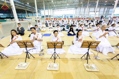 ภาพ No.202862:พิธีถวายภัตตาหารเป็นสังฆทาน แด่พระธรรมยาตรา ณ วัดพระธรรมกาย ตำบลคลองสาม อำเภอคลองหลวง จังหวัดปทุมธานี ในโครงการธรรมยาตรา กตัญญูบูชา มหาปูชนียาจารย์ พระมงคลเทพมุนี(สด จนฺทสโร) พระผู้ปราบมาร อนุสรณ์สถาน 7 แห่ง ปีที่ 13 วันที่ 28 มกราคม พ.ศ. 2568