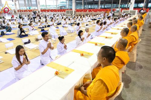 ภาพ No.202864:พิธีถวายภัตตาหารเป็นสังฆทาน แด่พระธรรมยาตรา ณ วัดพระธรรมกาย ตำบลคลองสาม อำเภอคลองหลวง จังหวัดปทุมธานี ในโครงการธรรมยาตรา กตัญญูบูชา มหาปูชนียาจารย์ พระมงคลเทพมุนี(สด จนฺทสโร) พระผู้ปราบมาร อนุสรณ์สถาน 7 แห่ง ปีที่ 13 วันที่ 28 มกราคม พ.ศ. 2568