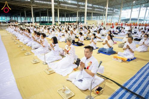 ภาพ No.202867:พิธีถวายภัตตาหารเป็นสังฆทาน แด่พระธรรมยาตรา ณ วัดพระธรรมกาย ตำบลคลองสาม อำเภอคลองหลวง จังหวัดปทุมธานี ในโครงการธรรมยาตรา กตัญญูบูชา มหาปูชนียาจารย์ พระมงคลเทพมุนี(สด จนฺทสโร) พระผู้ปราบมาร อนุสรณ์สถาน 7 แห่ง ปีที่ 13 วันที่ 28 มกราคม พ.ศ. 2568