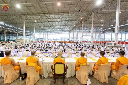 ภาพ No.202870:พิธีถวายภัตตาหารเป็นสังฆทาน แด่พระธรรมยาตรา ณ วัดพระธรรมกาย ตำบลคลองสาม อำเภอคลองหลวง จังหวัดปทุมธานี ในโครงการธรรมยาตรา กตัญญูบูชา มหาปูชนียาจารย์ พระมงคลเทพมุนี(สด จนฺทสโร) พระผู้ปราบมาร อนุสรณ์สถาน 7 แห่ง ปีที่ 13 วันที่ 28 มกราคม พ.ศ. 2568