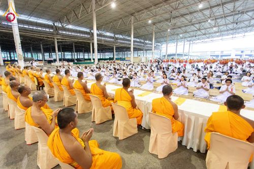 ภาพ No.202871:พิธีถวายภัตตาหารเป็นสังฆทาน แด่พระธรรมยาตรา ณ วัดพระธรรมกาย ตำบลคลองสาม อำเภอคลองหลวง จังหวัดปทุมธานี ในโครงการธรรมยาตรา กตัญญูบูชา มหาปูชนียาจารย์ พระมงคลเทพมุนี(สด จนฺทสโร) พระผู้ปราบมาร อนุสรณ์สถาน 7 แห่ง ปีที่ 13 วันที่ 28 มกราคม พ.ศ. 2568