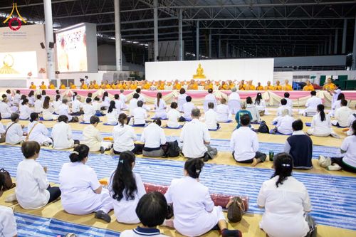 ภาพ No.202875:พิธีถวายภัตตาหารเป็นสังฆทาน แด่พระธรรมยาตรา ณ วัดพระธรรมกาย ตำบลคลองสาม อำเภอคลองหลวง จังหวัดปทุมธานี ในโครงการธรรมยาตรา กตัญญูบูชา มหาปูชนียาจารย์ พระมงคลเทพมุนี(สด จนฺทสโร) พระผู้ปราบมาร อนุสรณ์สถาน 7 แห่ง ปีที่ 13 วันที่ 28 มกราคม พ.ศ. 2568