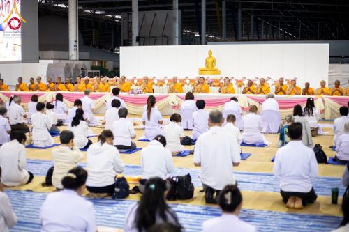 ภาพ No.202879:พิธีถวายภัตตาหารเป็นสังฆทาน แด่พระธรรมยาตรา ณ วัดพระธรรมกาย ตำบลคลองสาม อำเภอคลองหลวง จังหวัดปทุมธานี ในโครงการธรรมยาตรา กตัญญูบูชา มหาปูชนียาจารย์ พระมงคลเทพมุนี(สด จนฺทสโร) พระผู้ปราบมาร อนุสรณ์สถาน 7 แห่ง ปีที่ 13 วันที่ 28 มกราคม พ.ศ. 2568