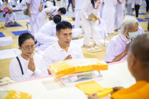 ภาพ No.202884:พิธีถวายภัตตาหารเป็นสังฆทาน แด่พระธรรมยาตรา ณ วัดพระธรรมกาย ตำบลคลองสาม อำเภอคลองหลวง จังหวัดปทุมธานี ในโครงการธรรมยาตรา กตัญญูบูชา มหาปูชนียาจารย์ พระมงคลเทพมุนี(สด จนฺทสโร) พระผู้ปราบมาร อนุสรณ์สถาน 7 แห่ง ปีที่ 13 วันที่ 28 มกราคม พ.ศ. 2568