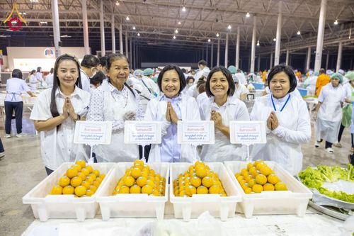 ภาพ No.202891:พิธีถวายภัตตาหารเป็นสังฆทาน แด่พระธรรมยาตรา ณ วัดพระธรรมกาย ตำบลคลองสาม อำเภอคลองหลวง จังหวัดปทุมธานี ในโครงการธรรมยาตรา กตัญญูบูชา มหาปูชนียาจารย์ พระมงคลเทพมุนี(สด จนฺทสโร) พระผู้ปราบมาร อนุสรณ์สถาน 7 แห่ง ปีที่ 13 วันที่ 28 มกราคม พ.ศ. 2568