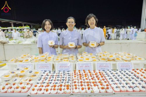 ภาพ No.202897:พิธีถวายภัตตาหารเป็นสังฆทาน แด่พระธรรมยาตรา ณ วัดพระธรรมกาย ตำบลคลองสาม อำเภอคลองหลวง จังหวัดปทุมธานี ในโครงการธรรมยาตรา กตัญญูบูชา มหาปูชนียาจารย์ พระมงคลเทพมุนี(สด จนฺทสโร) พระผู้ปราบมาร อนุสรณ์สถาน 7 แห่ง ปีที่ 13 วันที่ 28 มกราคม พ.ศ. 2568