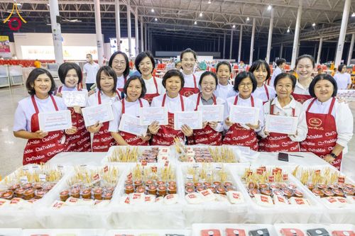 ภาพ No.202905:พิธีถวายภัตตาหารเป็นสังฆทาน แด่พระธรรมยาตรา ณ วัดพระธรรมกาย ตำบลคลองสาม อำเภอคลองหลวง จังหวัดปทุมธานี ในโครงการธรรมยาตรา กตัญญูบูชา มหาปูชนียาจารย์ พระมงคลเทพมุนี(สด จนฺทสโร) พระผู้ปราบมาร อนุสรณ์สถาน 7 แห่ง ปีที่ 13 วันที่ 28 มกราคม พ.ศ. 2568