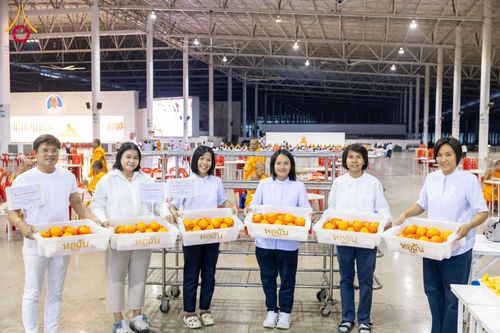 ภาพ No.202914:พิธีถวายภัตตาหารเป็นสังฆทาน แด่พระธรรมยาตรา ณ วัดพระธรรมกาย ตำบลคลองสาม อำเภอคลองหลวง จังหวัดปทุมธานี ในโครงการธรรมยาตรา กตัญญูบูชา มหาปูชนียาจารย์ พระมงคลเทพมุนี(สด จนฺทสโร) พระผู้ปราบมาร อนุสรณ์สถาน 7 แห่ง ปีที่ 13 วันที่ 28 มกราคม พ.ศ. 2568