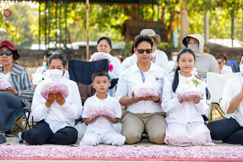 ภาพ No.203885:พิธีต้อนรับพระธรรมยาตรา ณ อนุสรณ์สถานลำดับที่ 5 สถานที่เผยแผ่วิชชาธรรมกายครั้งแรก อนุสรณ์สถานบางปลา วัดบางปลา อำเภอบางเลน จังหวัดนครปฐม ในโครงการธรรมยาตรา กตัญญูบูชา มหาปูชนียาจารย์ พระมงคลเทพมุนี(สด จนฺทสโร) พระผู้ปราบมาร ปีที่ 13 วัน 19 มกราคม พ.ศ.2568