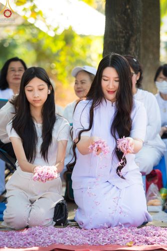 ภาพ No.203894:พิธีต้อนรับพระธรรมยาตรา ณ อนุสรณ์สถานลำดับที่ 5 สถานที่เผยแผ่วิชชาธรรมกายครั้งแรก อนุสรณ์สถานบางปลา วัดบางปลา อำเภอบางเลน จังหวัดนครปฐม ในโครงการธรรมยาตรา กตัญญูบูชา มหาปูชนียาจารย์ พระมงคลเทพมุนี(สด จนฺทสโร) พระผู้ปราบมาร ปีที่ 13 วัน 19 มกราคม พ.ศ.2568
