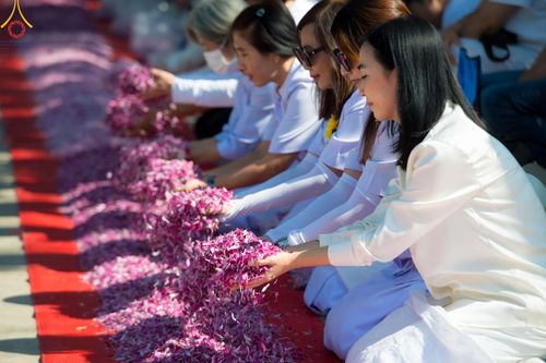ภาพ No.203898:พิธีต้อนรับพระธรรมยาตรา ณ อนุสรณ์สถานลำดับที่ 5 สถานที่เผยแผ่วิชชาธรรมกายครั้งแรก อนุสรณ์สถานบางปลา วัดบางปลา อำเภอบางเลน จังหวัดนครปฐม ในโครงการธรรมยาตรา กตัญญูบูชา มหาปูชนียาจารย์ พระมงคลเทพมุนี(สด จนฺทสโร) พระผู้ปราบมาร ปีที่ 13 วัน 19 มกราคม พ.ศ.2568