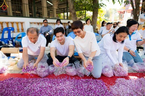 ภาพ No.203903:พิธีต้อนรับพระธรรมยาตรา ณ อนุสรณ์สถานลำดับที่ 5 สถานที่เผยแผ่วิชชาธรรมกายครั้งแรก อนุสรณ์สถานบางปลา วัดบางปลา อำเภอบางเลน จังหวัดนครปฐม ในโครงการธรรมยาตรา กตัญญูบูชา มหาปูชนียาจารย์ พระมงคลเทพมุนี(สด จนฺทสโร) พระผู้ปราบมาร ปีที่ 13 วัน 19 มกราคม พ.ศ.2568