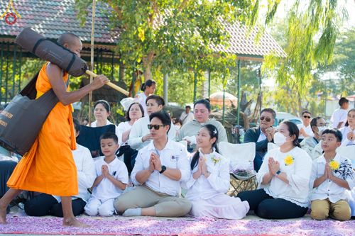 ภาพ No.203918:พิธีต้อนรับพระธรรมยาตรา ณ อนุสรณ์สถานลำดับที่ 5 สถานที่เผยแผ่วิชชาธรรมกายครั้งแรก อนุสรณ์สถานบางปลา วัดบางปลา อำเภอบางเลน จังหวัดนครปฐม ในโครงการธรรมยาตรา กตัญญูบูชา มหาปูชนียาจารย์ พระมงคลเทพมุนี(สด จนฺทสโร) พระผู้ปราบมาร ปีที่ 13 วัน 19 มกราคม พ.ศ.2568