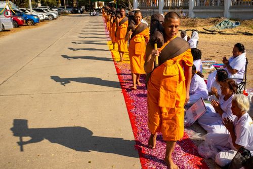 ภาพ No.203921:พิธีต้อนรับพระธรรมยาตรา ณ อนุสรณ์สถานลำดับที่ 5 สถานที่เผยแผ่วิชชาธรรมกายครั้งแรก อนุสรณ์สถานบางปลา วัดบางปลา อำเภอบางเลน จังหวัดนครปฐม ในโครงการธรรมยาตรา กตัญญูบูชา มหาปูชนียาจารย์ พระมงคลเทพมุนี(สด จนฺทสโร) พระผู้ปราบมาร ปีที่ 13 วัน 19 มกราคม พ.ศ.2568