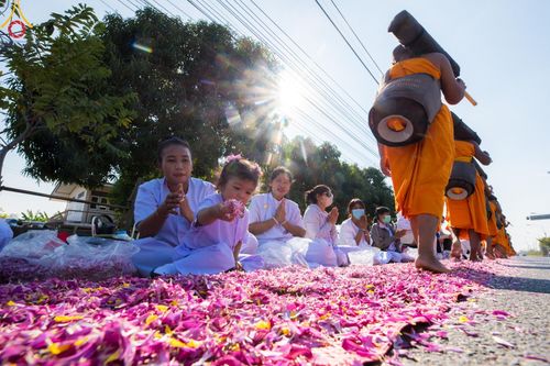 ภาพ No.203933:พิธีต้อนรับพระธรรมยาตรา ณ อนุสรณ์สถานลำดับที่ 5 สถานที่เผยแผ่วิชชาธรรมกายครั้งแรก อนุสรณ์สถานบางปลา วัดบางปลา อำเภอบางเลน จังหวัดนครปฐม ในโครงการธรรมยาตรา กตัญญูบูชา มหาปูชนียาจารย์ พระมงคลเทพมุนี(สด จนฺทสโร) พระผู้ปราบมาร ปีที่ 13 วัน 19 มกราคม พ.ศ.2568