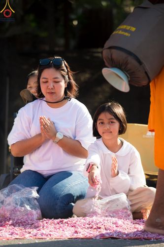 ภาพ No.203936:พิธีต้อนรับพระธรรมยาตรา ณ อนุสรณ์สถานลำดับที่ 5 สถานที่เผยแผ่วิชชาธรรมกายครั้งแรก อนุสรณ์สถานบางปลา วัดบางปลา อำเภอบางเลน จังหวัดนครปฐม ในโครงการธรรมยาตรา กตัญญูบูชา มหาปูชนียาจารย์ พระมงคลเทพมุนี(สด จนฺทสโร) พระผู้ปราบมาร ปีที่ 13 วัน 19 มกราคม พ.ศ.2568