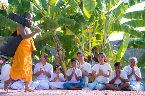 ภาพ No.203944:พิธีต้อนรับพระธรรมยาตรา ณ อนุสรณ์สถานลำดับที่ 5 สถานที่เผยแผ่วิชชาธรรมกายครั้งแรก อนุสรณ์สถานบางปลา วัดบางปลา อำเภอบางเลน จังหวัดนครปฐม ในโครงการธรรมยาตรา กตัญญูบูชา มหาปูชนียาจารย์ พระมงคลเทพมุนี(สด จนฺทสโร) พระผู้ปราบมาร ปีที่ 13 วัน 19 มกราคม พ.ศ.2568