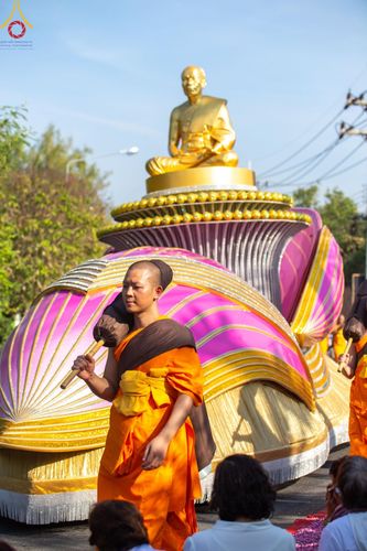 ภาพ No.203963:พิธีต้อนรับพระธรรมยาตรา ณ อนุสรณ์สถานลำดับที่ 5 สถานที่เผยแผ่วิชชาธรรมกายครั้งแรก อนุสรณ์สถานบางปลา วัดบางปลา อำเภอบางเลน จังหวัดนครปฐม ในโครงการธรรมยาตรา กตัญญูบูชา มหาปูชนียาจารย์ พระมงคลเทพมุนี(สด จนฺทสโร) พระผู้ปราบมาร ปีที่ 13 วัน 19 มกราคม พ.ศ.2568