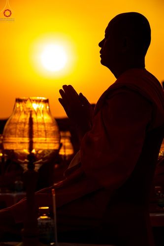 ภาพ No.204767:พิธีจุดประทีปถวายเป็นพุทธบูชา และบูชาธรรมมหาปูชนียาจารย์ ณ วัดพระธรรมกาย ตำบลคลองสาม อำเภอคลองหลวง จังหวัดปทุมธานี ในโครงการธรรมยาตรา กตัญญูบูชา มหาปูชนียาจารย์ พระมงคลเทพมุนี(สด จนฺทสโร) พระผู้ปราบมาร ปีที่ 13 วันที่ 31 มกราคม พ.ศ. 2568