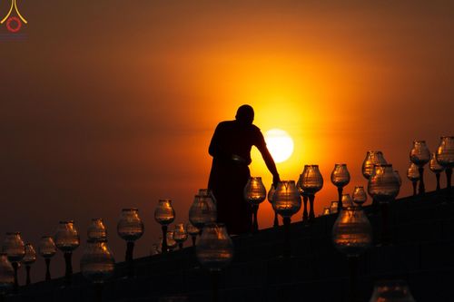 ภาพ No.204771:พิธีจุดประทีปถวายเป็นพุทธบูชา และบูชาธรรมมหาปูชนียาจารย์ ณ วัดพระธรรมกาย ตำบลคลองสาม อำเภอคลองหลวง จังหวัดปทุมธานี ในโครงการธรรมยาตรา กตัญญูบูชา มหาปูชนียาจารย์ พระมงคลเทพมุนี(สด จนฺทสโร) พระผู้ปราบมาร ปีที่ 13 วันที่ 31 มกราคม พ.ศ. 2568