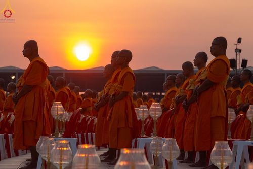 ภาพ No.204774:พิธีจุดประทีปถวายเป็นพุทธบูชา และบูชาธรรมมหาปูชนียาจารย์ ณ วัดพระธรรมกาย ตำบลคลองสาม อำเภอคลองหลวง จังหวัดปทุมธานี ในโครงการธรรมยาตรา กตัญญูบูชา มหาปูชนียาจารย์ พระมงคลเทพมุนี(สด จนฺทสโร) พระผู้ปราบมาร ปีที่ 13 วันที่ 31 มกราคม พ.ศ. 2568