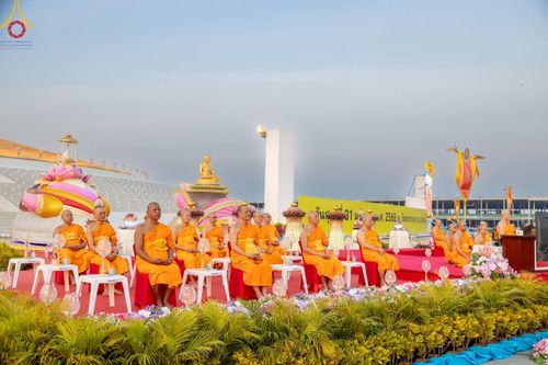 ภาพ No.204776:พิธีจุดประทีปถวายเป็นพุทธบูชา และบูชาธรรมมหาปูชนียาจารย์ ณ วัดพระธรรมกาย ตำบลคลองสาม อำเภอคลองหลวง จังหวัดปทุมธานี ในโครงการธรรมยาตรา กตัญญูบูชา มหาปูชนียาจารย์ พระมงคลเทพมุนี(สด จนฺทสโร) พระผู้ปราบมาร ปีที่ 13 วันที่ 31 มกราคม พ.ศ. 2568