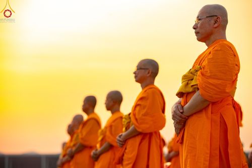 ภาพ No.204778:พิธีจุดประทีปถวายเป็นพุทธบูชา และบูชาธรรมมหาปูชนียาจารย์ ณ วัดพระธรรมกาย ตำบลคลองสาม อำเภอคลองหลวง จังหวัดปทุมธานี ในโครงการธรรมยาตรา กตัญญูบูชา มหาปูชนียาจารย์ พระมงคลเทพมุนี(สด จนฺทสโร) พระผู้ปราบมาร ปีที่ 13 วันที่ 31 มกราคม พ.ศ. 2568