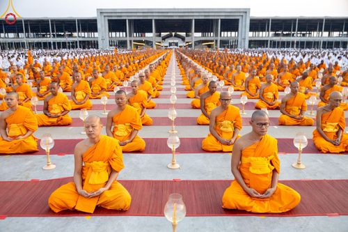 ภาพ No.204805:พิธีจุดประทีปถวายเป็นพุทธบูชา และบูชาธรรมมหาปูชนียาจารย์ ณ วัดพระธรรมกาย ตำบลคลองสาม อำเภอคลองหลวง จังหวัดปทุมธานี ในโครงการธรรมยาตรา กตัญญูบูชา มหาปูชนียาจารย์ พระมงคลเทพมุนี(สด จนฺทสโร) พระผู้ปราบมาร ปีที่ 13 วันที่ 31 มกราคม พ.ศ. 2568