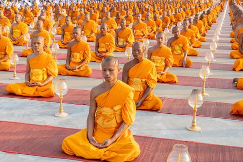 ภาพ No.204802:พิธีจุดประทีปถวายเป็นพุทธบูชา และบูชาธรรมมหาปูชนียาจารย์ ณ วัดพระธรรมกาย ตำบลคลองสาม อำเภอคลองหลวง จังหวัดปทุมธานี ในโครงการธรรมยาตรา กตัญญูบูชา มหาปูชนียาจารย์ พระมงคลเทพมุนี(สด จนฺทสโร) พระผู้ปราบมาร ปีที่ 13 วันที่ 31 มกราคม พ.ศ. 2568