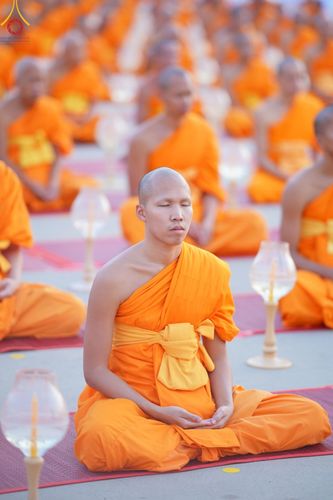 ภาพ No.204803:พิธีจุดประทีปถวายเป็นพุทธบูชา และบูชาธรรมมหาปูชนียาจารย์ ณ วัดพระธรรมกาย ตำบลคลองสาม อำเภอคลองหลวง จังหวัดปทุมธานี ในโครงการธรรมยาตรา กตัญญูบูชา มหาปูชนียาจารย์ พระมงคลเทพมุนี(สด จนฺทสโร) พระผู้ปราบมาร ปีที่ 13 วันที่ 31 มกราคม พ.ศ. 2568