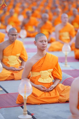 ภาพ No.204808:พิธีจุดประทีปถวายเป็นพุทธบูชา และบูชาธรรมมหาปูชนียาจารย์ ณ วัดพระธรรมกาย ตำบลคลองสาม อำเภอคลองหลวง จังหวัดปทุมธานี ในโครงการธรรมยาตรา กตัญญูบูชา มหาปูชนียาจารย์ พระมงคลเทพมุนี(สด จนฺทสโร) พระผู้ปราบมาร ปีที่ 13 วันที่ 31 มกราคม พ.ศ. 2568