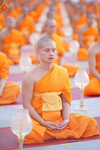 ภาพ No.204809:พิธีจุดประทีปถวายเป็นพุทธบูชา และบูชาธรรมมหาปูชนียาจารย์ ณ วัดพระธรรมกาย ตำบลคลองสาม อำเภอคลองหลวง จังหวัดปทุมธานี ในโครงการธรรมยาตรา กตัญญูบูชา มหาปูชนียาจารย์ พระมงคลเทพมุนี(สด จนฺทสโร) พระผู้ปราบมาร ปีที่ 13 วันที่ 31 มกราคม พ.ศ. 2568