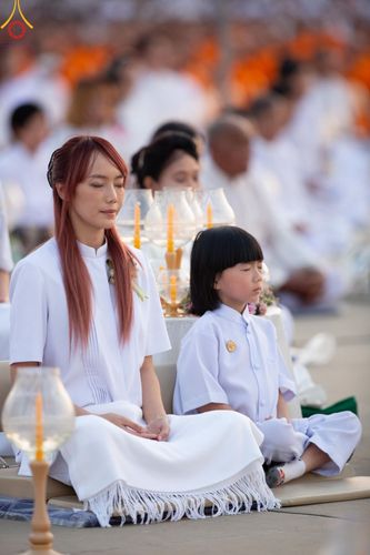 ภาพ No.204810:พิธีจุดประทีปถวายเป็นพุทธบูชา และบูชาธรรมมหาปูชนียาจารย์ ณ วัดพระธรรมกาย ตำบลคลองสาม อำเภอคลองหลวง จังหวัดปทุมธานี ในโครงการธรรมยาตรา กตัญญูบูชา มหาปูชนียาจารย์ พระมงคลเทพมุนี(สด จนฺทสโร) พระผู้ปราบมาร ปีที่ 13 วันที่ 31 มกราคม พ.ศ. 2568