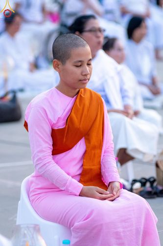 ภาพ No.204811:พิธีจุดประทีปถวายเป็นพุทธบูชา และบูชาธรรมมหาปูชนียาจารย์ ณ วัดพระธรรมกาย ตำบลคลองสาม อำเภอคลองหลวง จังหวัดปทุมธานี ในโครงการธรรมยาตรา กตัญญูบูชา มหาปูชนียาจารย์ พระมงคลเทพมุนี(สด จนฺทสโร) พระผู้ปราบมาร ปีที่ 13 วันที่ 31 มกราคม พ.ศ. 2568
