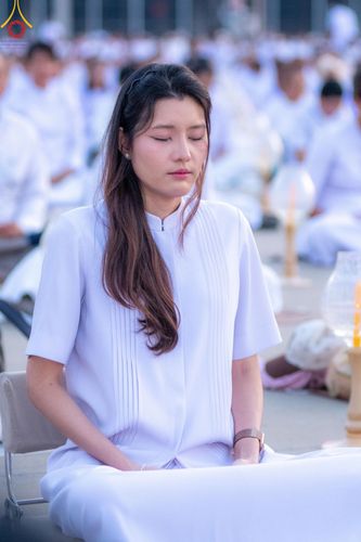 ภาพ No.204813:พิธีจุดประทีปถวายเป็นพุทธบูชา และบูชาธรรมมหาปูชนียาจารย์ ณ วัดพระธรรมกาย ตำบลคลองสาม อำเภอคลองหลวง จังหวัดปทุมธานี ในโครงการธรรมยาตรา กตัญญูบูชา มหาปูชนียาจารย์ พระมงคลเทพมุนี(สด จนฺทสโร) พระผู้ปราบมาร ปีที่ 13 วันที่ 31 มกราคม พ.ศ. 2568