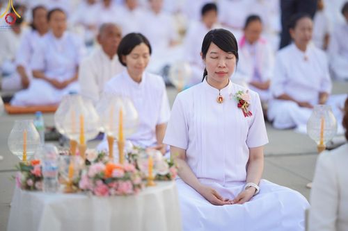 ภาพ No.204814:พิธีจุดประทีปถวายเป็นพุทธบูชา และบูชาธรรมมหาปูชนียาจารย์ ณ วัดพระธรรมกาย ตำบลคลองสาม อำเภอคลองหลวง จังหวัดปทุมธานี ในโครงการธรรมยาตรา กตัญญูบูชา มหาปูชนียาจารย์ พระมงคลเทพมุนี(สด จนฺทสโร) พระผู้ปราบมาร ปีที่ 13 วันที่ 31 มกราคม พ.ศ. 2568