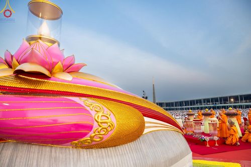 ภาพ No.204818:พิธีจุดประทีปถวายเป็นพุทธบูชา และบูชาธรรมมหาปูชนียาจารย์ ณ วัดพระธรรมกาย ตำบลคลองสาม อำเภอคลองหลวง จังหวัดปทุมธานี ในโครงการธรรมยาตรา กตัญญูบูชา มหาปูชนียาจารย์ พระมงคลเทพมุนี(สด จนฺทสโร) พระผู้ปราบมาร ปีที่ 13 วันที่ 31 มกราคม พ.ศ. 2568