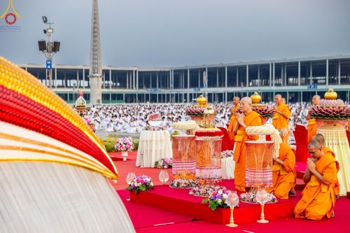 ภาพ No.204819:พิธีจุดประทีปถวายเป็นพุทธบูชา และบูชาธรรมมหาปูชนียาจารย์ ณ วัดพระธรรมกาย ตำบลคลองสาม อำเภอคลองหลวง จังหวัดปทุมธานี ในโครงการธรรมยาตรา กตัญญูบูชา มหาปูชนียาจารย์ พระมงคลเทพมุนี(สด จนฺทสโร) พระผู้ปราบมาร ปีที่ 13 วันที่ 31 มกราคม พ.ศ. 2568