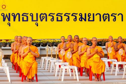 ภาพ No.204825:พิธีจุดประทีปถวายเป็นพุทธบูชา และบูชาธรรมมหาปูชนียาจารย์ ณ วัดพระธรรมกาย ตำบลคลองสาม อำเภอคลองหลวง จังหวัดปทุมธานี ในโครงการธรรมยาตรา กตัญญูบูชา มหาปูชนียาจารย์ พระมงคลเทพมุนี(สด จนฺทสโร) พระผู้ปราบมาร ปีที่ 13 วันที่ 31 มกราคม พ.ศ. 2568