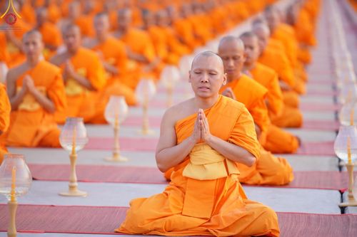 ภาพ No.204829:พิธีจุดประทีปถวายเป็นพุทธบูชา และบูชาธรรมมหาปูชนียาจารย์ ณ วัดพระธรรมกาย ตำบลคลองสาม อำเภอคลองหลวง จังหวัดปทุมธานี ในโครงการธรรมยาตรา กตัญญูบูชา มหาปูชนียาจารย์ พระมงคลเทพมุนี(สด จนฺทสโร) พระผู้ปราบมาร ปีที่ 13 วันที่ 31 มกราคม พ.ศ. 2568