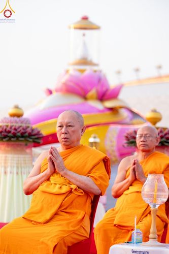 ภาพ No.204833:พิธีจุดประทีปถวายเป็นพุทธบูชา และบูชาธรรมมหาปูชนียาจารย์ ณ วัดพระธรรมกาย ตำบลคลองสาม อำเภอคลองหลวง จังหวัดปทุมธานี ในโครงการธรรมยาตรา กตัญญูบูชา มหาปูชนียาจารย์ พระมงคลเทพมุนี(สด จนฺทสโร) พระผู้ปราบมาร ปีที่ 13 วันที่ 31 มกราคม พ.ศ. 2568