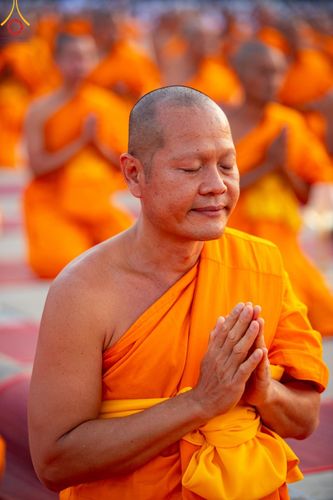 ภาพ No.204837:พิธีจุดประทีปถวายเป็นพุทธบูชา และบูชาธรรมมหาปูชนียาจารย์ ณ วัดพระธรรมกาย ตำบลคลองสาม อำเภอคลองหลวง จังหวัดปทุมธานี ในโครงการธรรมยาตรา กตัญญูบูชา มหาปูชนียาจารย์ พระมงคลเทพมุนี(สด จนฺทสโร) พระผู้ปราบมาร ปีที่ 13 วันที่ 31 มกราคม พ.ศ. 2568