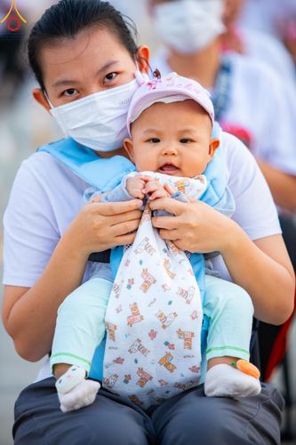 ภาพ No.204845:พิธีจุดประทีปถวายเป็นพุทธบูชา และบูชาธรรมมหาปูชนียาจารย์ ณ วัดพระธรรมกาย ตำบลคลองสาม อำเภอคลองหลวง จังหวัดปทุมธานี ในโครงการธรรมยาตรา กตัญญูบูชา มหาปูชนียาจารย์ พระมงคลเทพมุนี(สด จนฺทสโร) พระผู้ปราบมาร ปีที่ 13 วันที่ 31 มกราคม พ.ศ. 2568