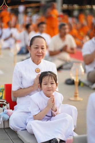 ภาพ No.204846:พิธีจุดประทีปถวายเป็นพุทธบูชา และบูชาธรรมมหาปูชนียาจารย์ ณ วัดพระธรรมกาย ตำบลคลองสาม อำเภอคลองหลวง จังหวัดปทุมธานี ในโครงการธรรมยาตรา กตัญญูบูชา มหาปูชนียาจารย์ พระมงคลเทพมุนี(สด จนฺทสโร) พระผู้ปราบมาร ปีที่ 13 วันที่ 31 มกราคม พ.ศ. 2568