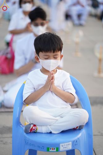 ภาพ No.204850:พิธีจุดประทีปถวายเป็นพุทธบูชา และบูชาธรรมมหาปูชนียาจารย์ ณ วัดพระธรรมกาย ตำบลคลองสาม อำเภอคลองหลวง จังหวัดปทุมธานี ในโครงการธรรมยาตรา กตัญญูบูชา มหาปูชนียาจารย์ พระมงคลเทพมุนี(สด จนฺทสโร) พระผู้ปราบมาร ปีที่ 13 วันที่ 31 มกราคม พ.ศ. 2568