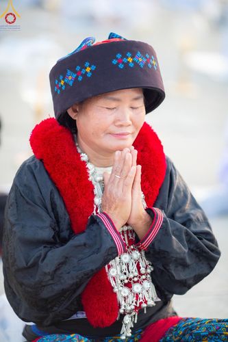 ภาพ No.204857:พิธีจุดประทีปถวายเป็นพุทธบูชา และบูชาธรรมมหาปูชนียาจารย์ ณ วัดพระธรรมกาย ตำบลคลองสาม อำเภอคลองหลวง จังหวัดปทุมธานี ในโครงการธรรมยาตรา กตัญญูบูชา มหาปูชนียาจารย์ พระมงคลเทพมุนี(สด จนฺทสโร) พระผู้ปราบมาร ปีที่ 13 วันที่ 31 มกราคม พ.ศ. 2568