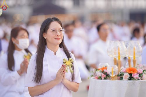 ภาพ No.204859:พิธีจุดประทีปถวายเป็นพุทธบูชา และบูชาธรรมมหาปูชนียาจารย์ ณ วัดพระธรรมกาย ตำบลคลองสาม อำเภอคลองหลวง จังหวัดปทุมธานี ในโครงการธรรมยาตรา กตัญญูบูชา มหาปูชนียาจารย์ พระมงคลเทพมุนี(สด จนฺทสโร) พระผู้ปราบมาร ปีที่ 13 วันที่ 31 มกราคม พ.ศ. 2568