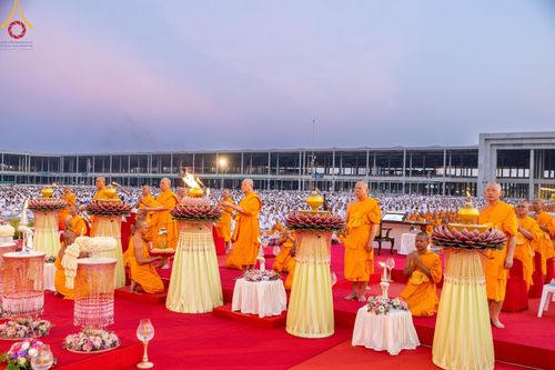 ภาพ No.204862:พิธีจุดประทีปถวายเป็นพุทธบูชา และบูชาธรรมมหาปูชนียาจารย์ ณ วัดพระธรรมกาย ตำบลคลองสาม อำเภอคลองหลวง จังหวัดปทุมธานี ในโครงการธรรมยาตรา กตัญญูบูชา มหาปูชนียาจารย์ พระมงคลเทพมุนี(สด จนฺทสโร) พระผู้ปราบมาร ปีที่ 13 วันที่ 31 มกราคม พ.ศ. 2568